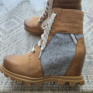 NWOB Sorel Wool & Leather Wedge Boots in W7.5